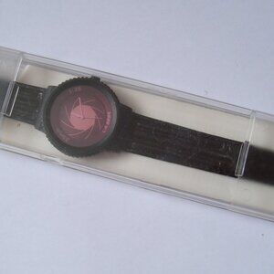 VINTAGE NOS CAMERA LOOK QUARTZ WATCH.NEW BATTERY,RUN GREAT